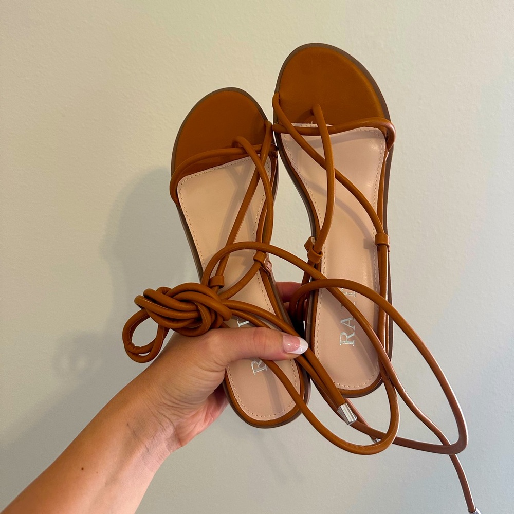 CRISS CROSS HEEL